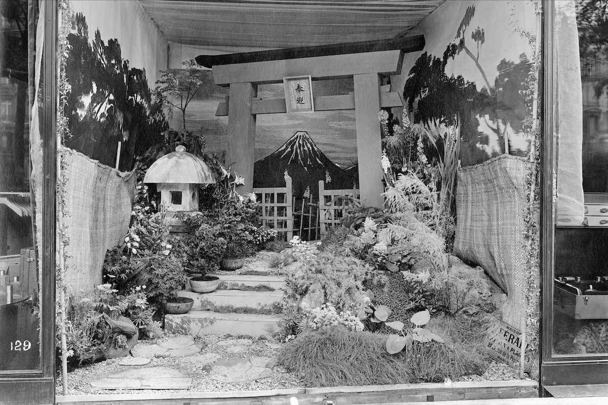  window display of a Japanese garden from 1921 is to be recreated.                                                                                                                                                                                  