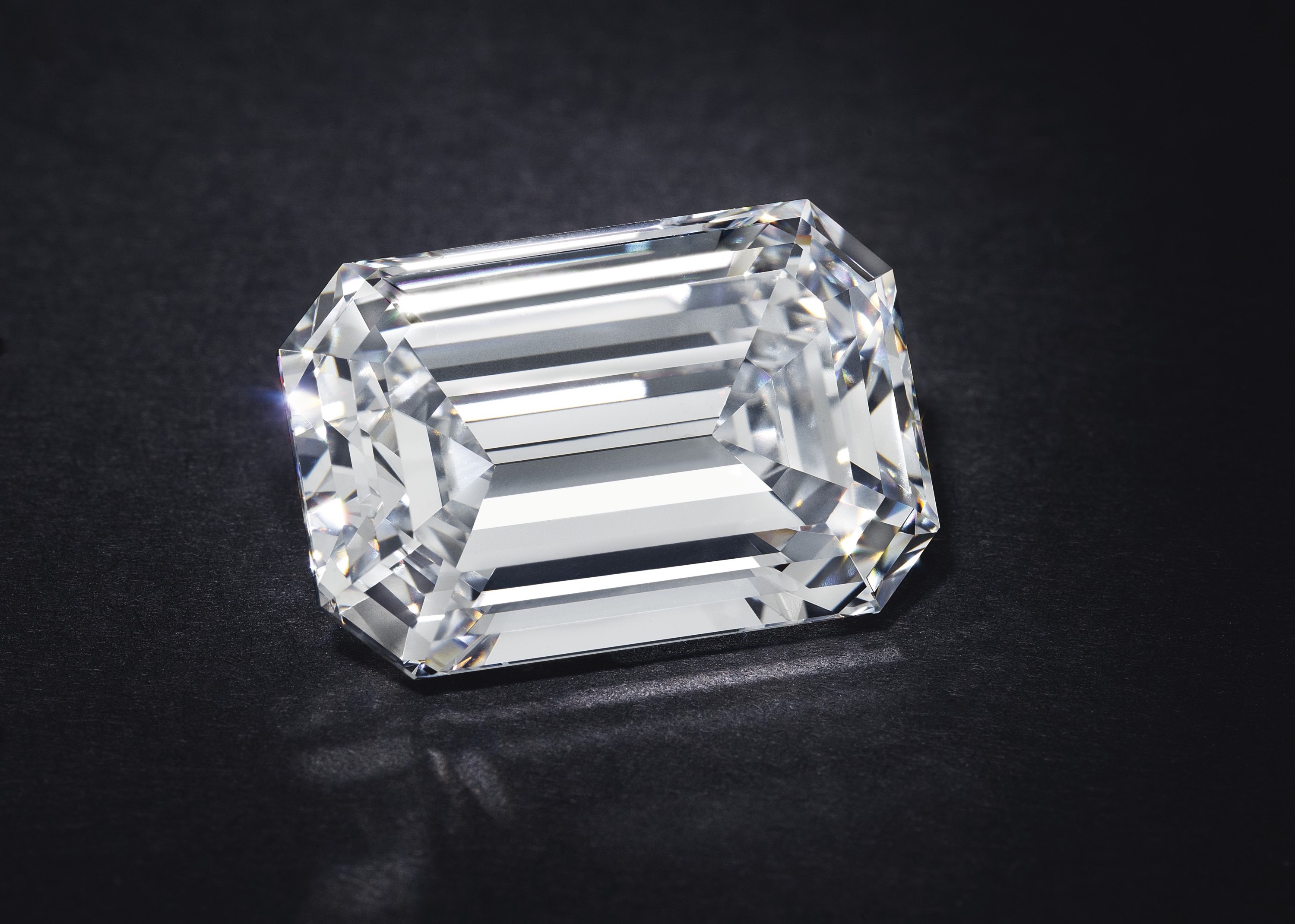 record price for a Jewel sold in an online auction