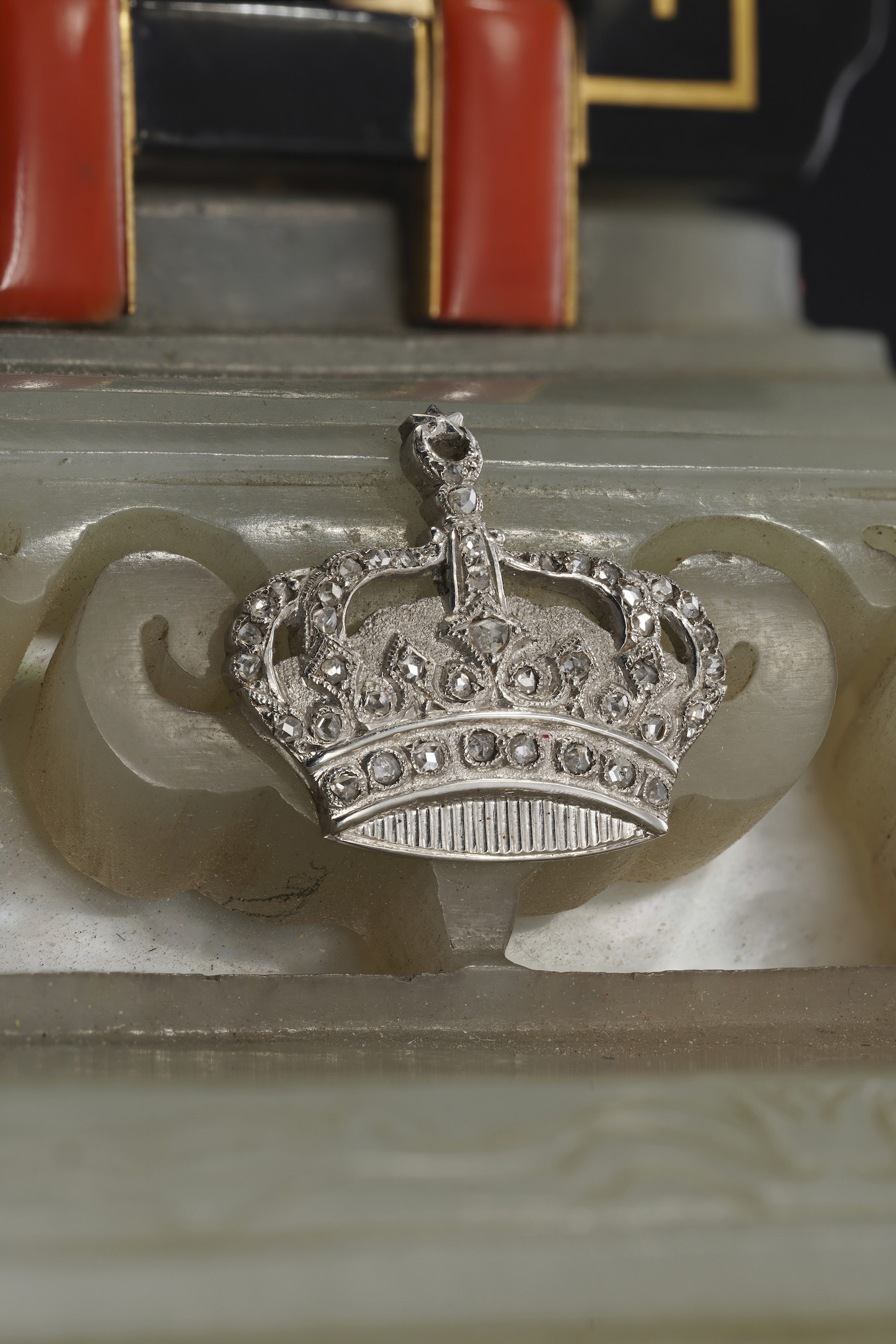806 Cartier lantern clock crown