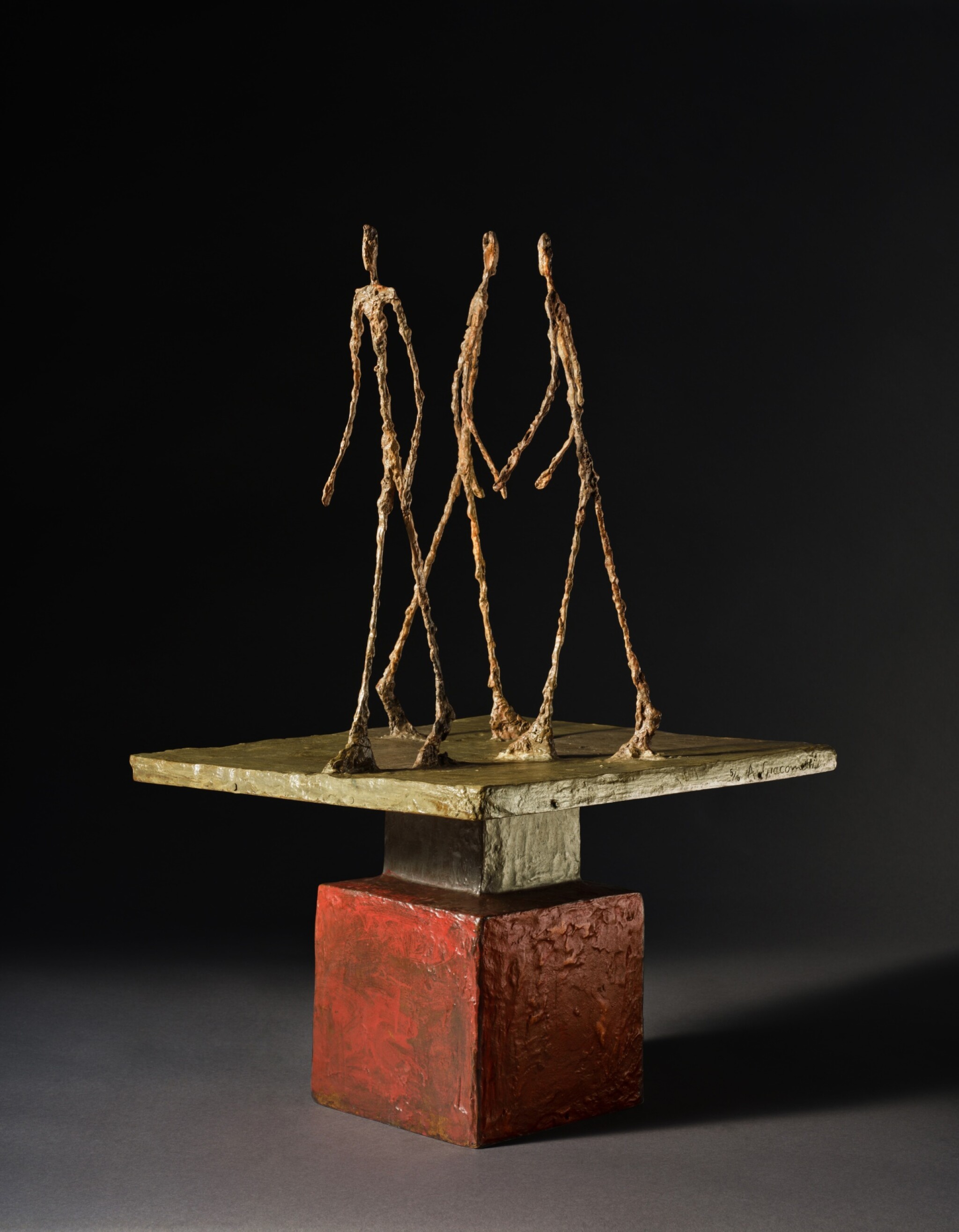 Alberto Giacomettis Trois hommes qui marchent Grand plateau
