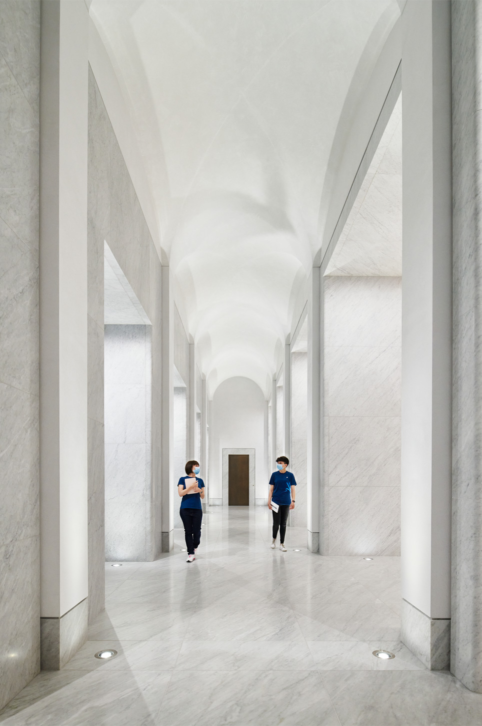 Apple Via Del Corso opens in Rome interior hall 052721