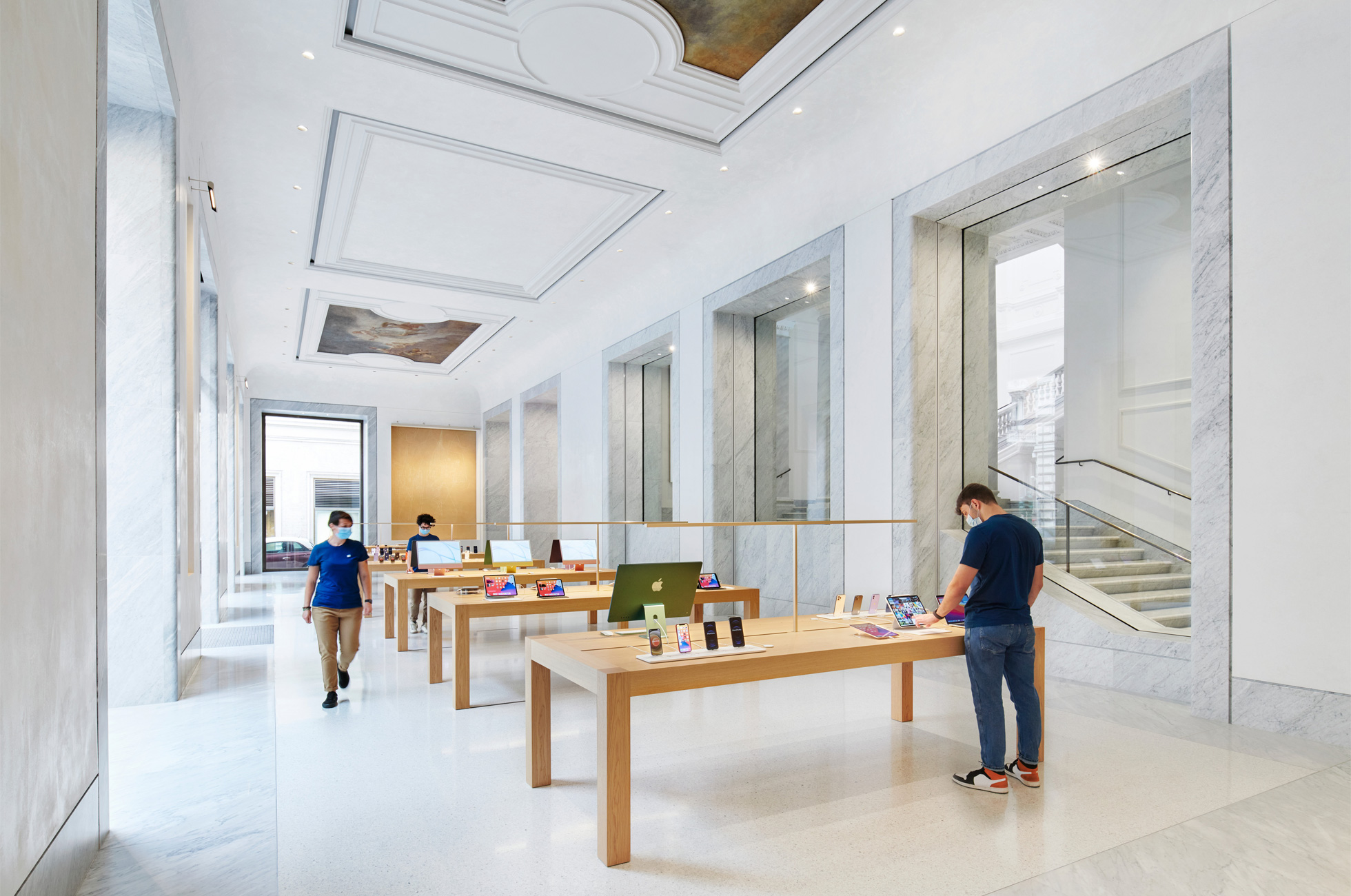 Apple Via Del Corso opens in Rome interior team members wide storeview 052721
