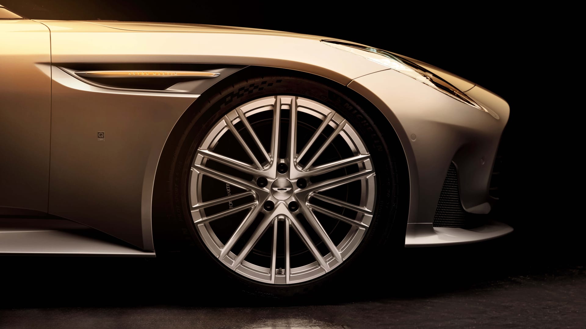 Aston Martin DB12 Goldfinger Edition 7