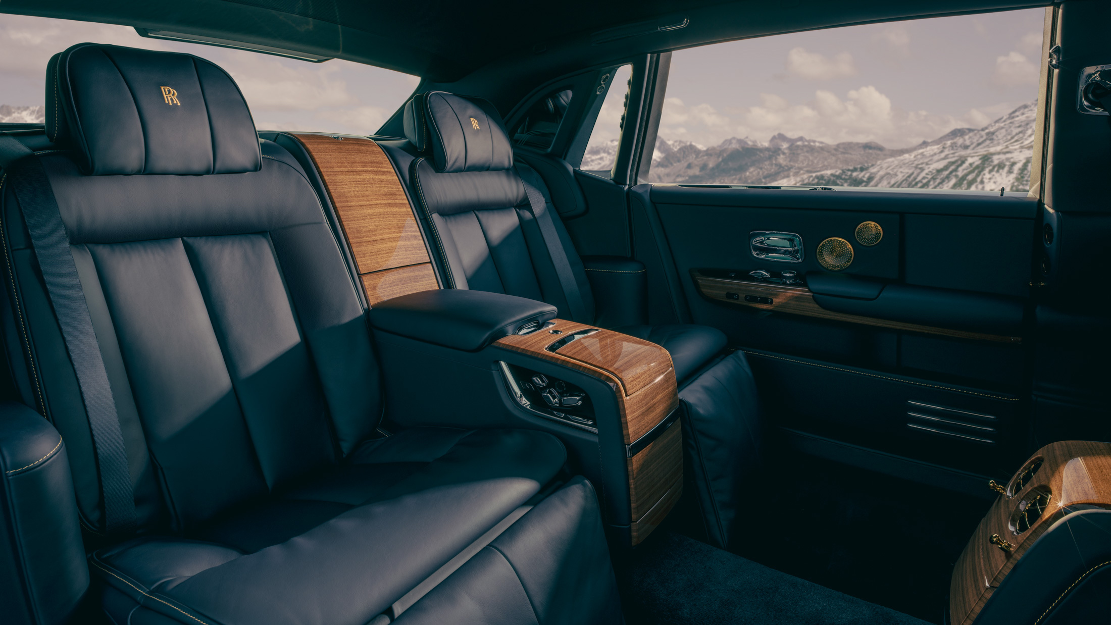 Rolls Royce Phantom Goldfinger Interior 02