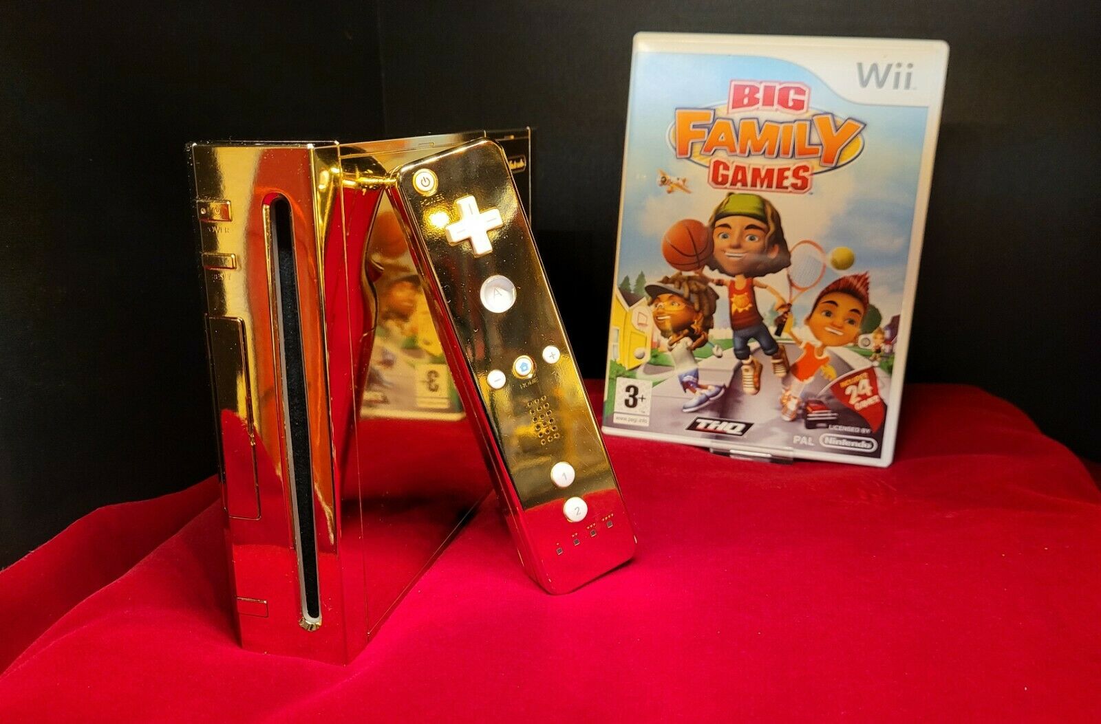 golden Wii console Elizabeth II 3