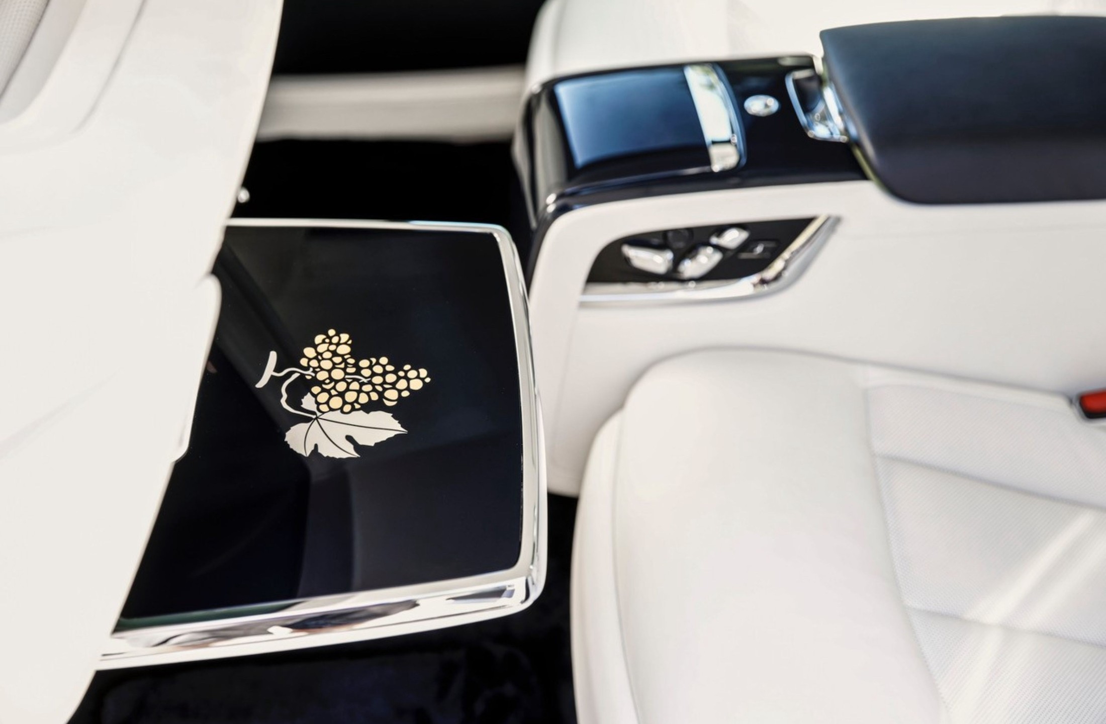 rolls royce phantom inspired by cinque terre is literally an art gallery 3