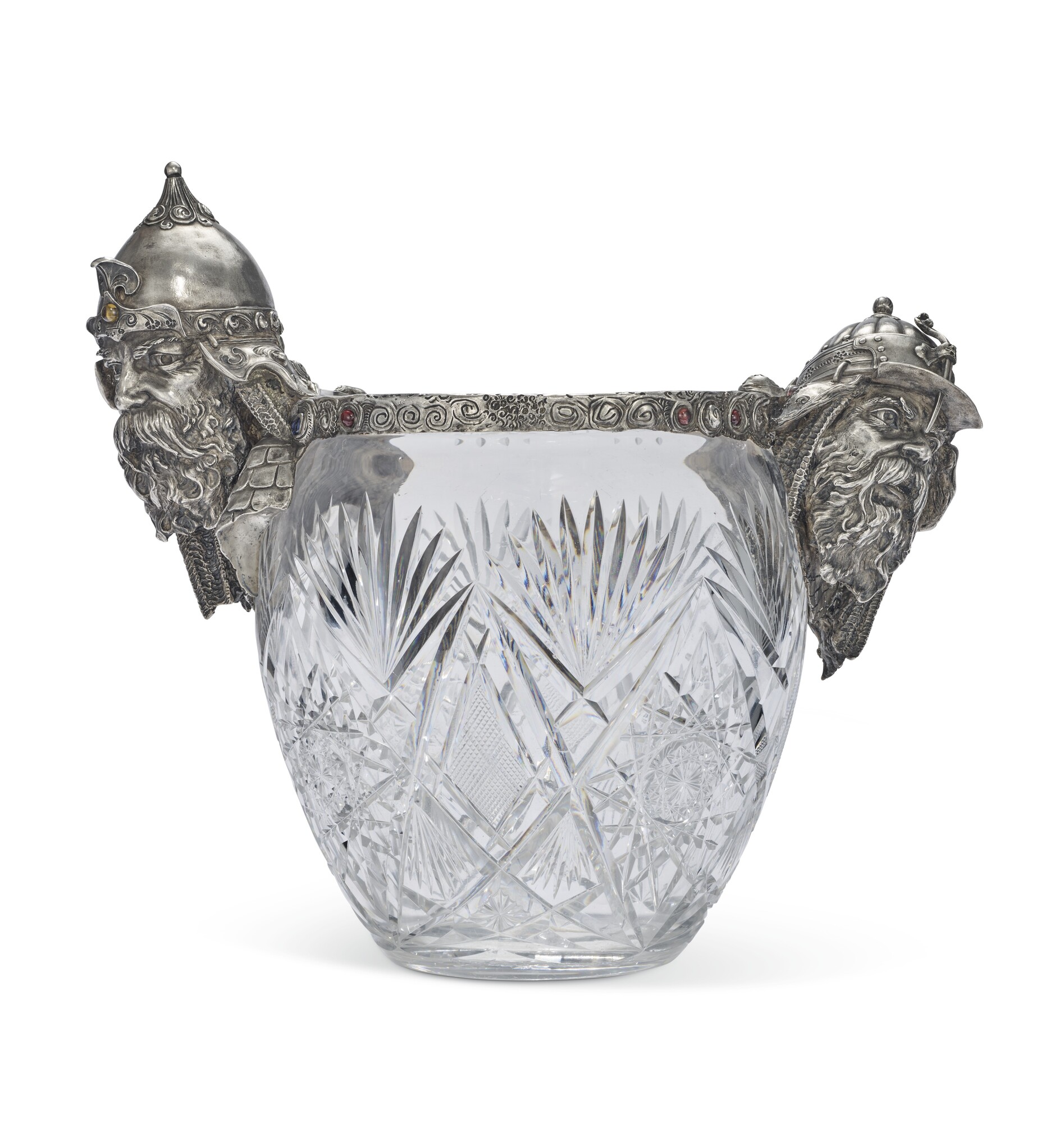 Большая ваза с серебряными украшениями в виде богатырей из собрания Венгера