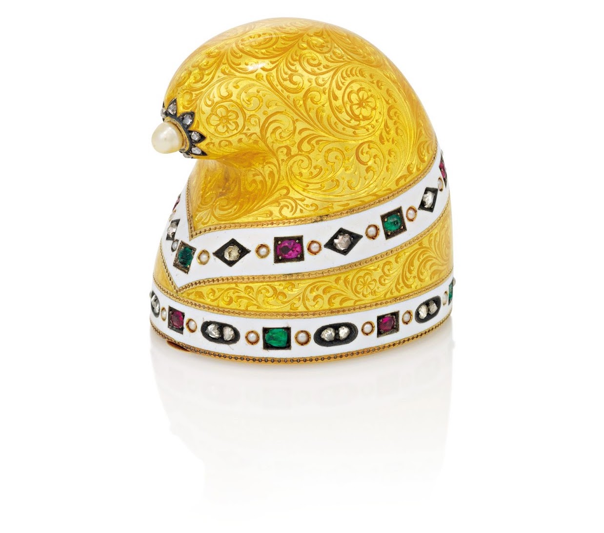 Бонбоньерка в форме шапки дожа из золота украшенная эмалью гильоше и драгоценными камнями